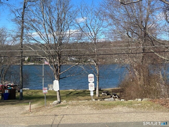 332 Shore Dr in Coventry, CT - Building Photo - Building Photo