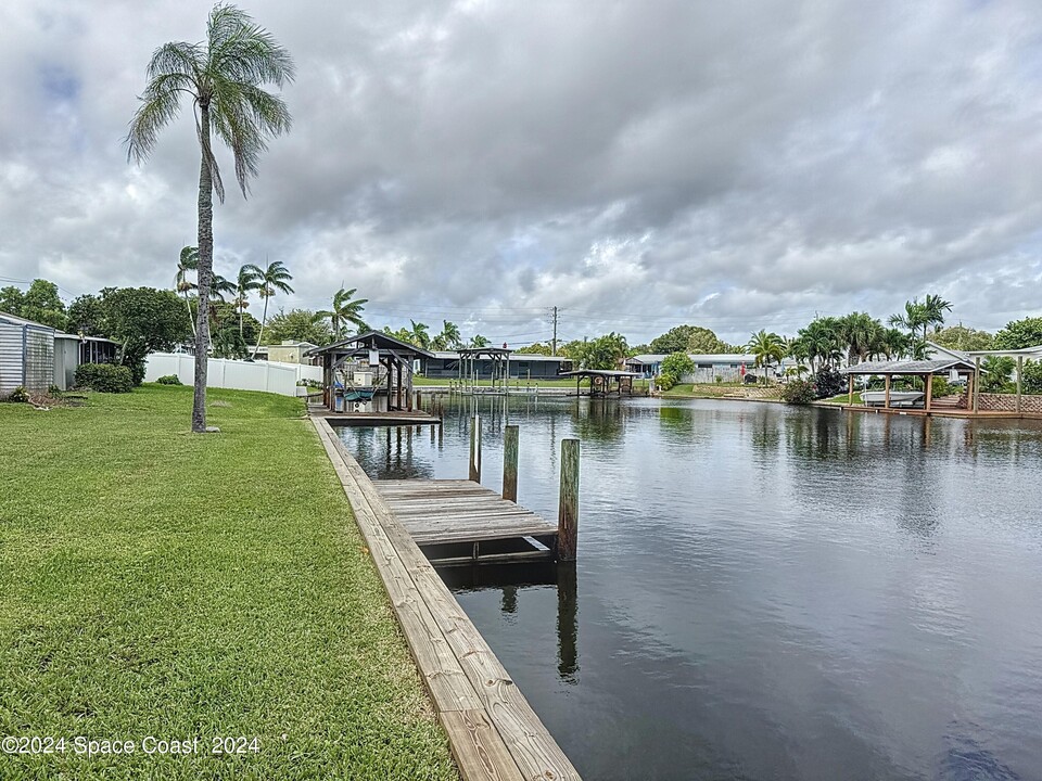 250 Richland Ave in Merritt Island, FL - Foto de edificio