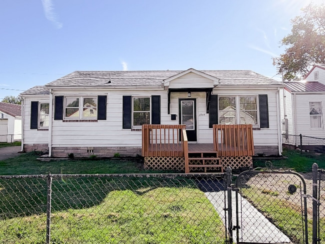 property at 2519 Lincoln Ave
