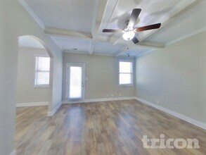 1324 Black Oak Cir, Unit 5211 in Clarksville, TN - Building Photo - Building Photo