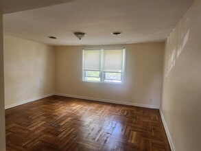 18 Corbin Ct, Unit #2 in Wilmington, DE - Foto de edificio - Building Photo
