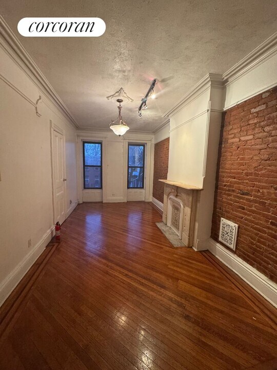 49 Monroe St in Brooklyn, NY - Building Photo