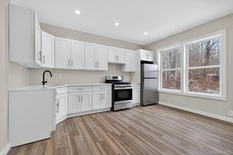 303 Main St in Hurleyville, NY - Building Photo - Building Photo