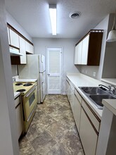 1211 Metze Rd in Columbia, SC - Foto de edificio - Building Photo