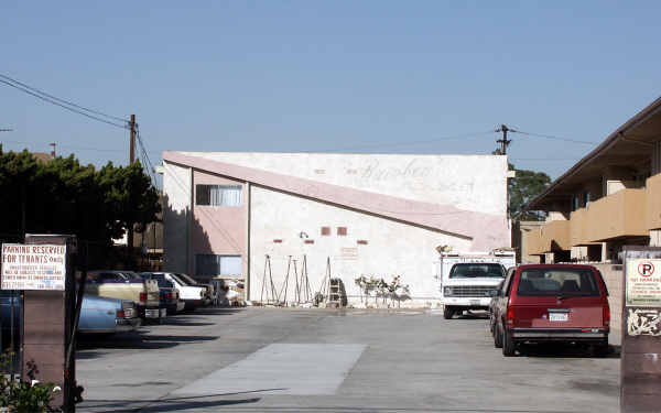 Bishay's Shato in Bellflower, CA - Foto de edificio