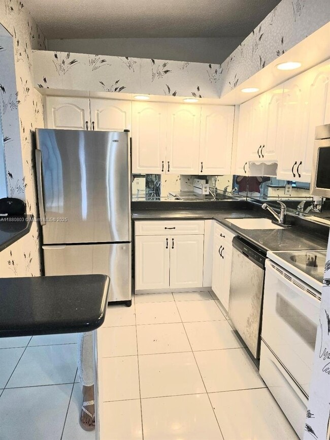 9626 W McNab Rd in Tamarac, FL - Building Photo - Building Photo