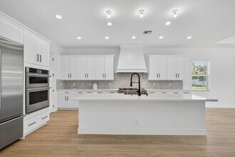 9288 Crestview Cir in Palm Beach Gardens, FL - Building Photo - Building Photo