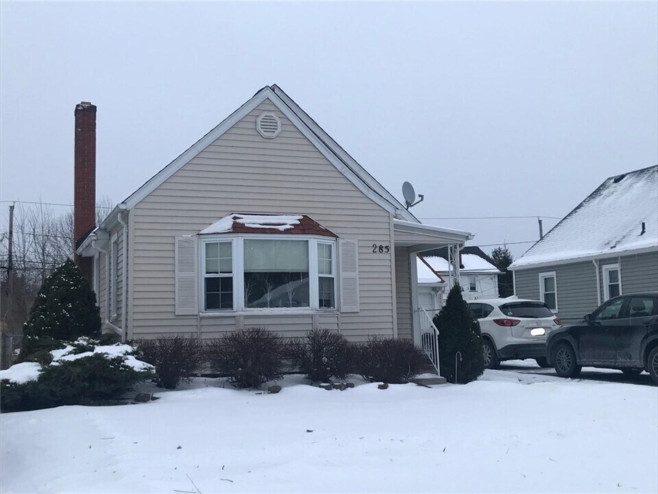 285 Almay Rd in Rochester, NY - Building Photo