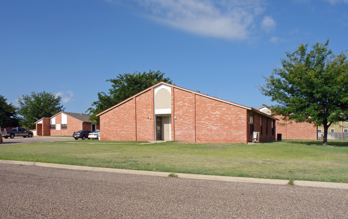 Bethesda Manor in Plainview, TX - Building Photo