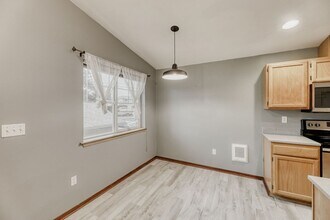 1001 W Casino Rd in Everett, WA - Building Photo - Building Photo