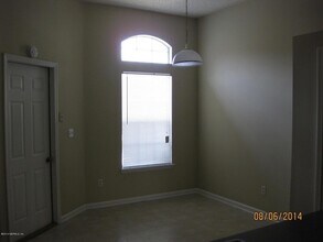 11191 Mikris Dr S in Jacksonville, FL - Foto de edificio - Building Photo