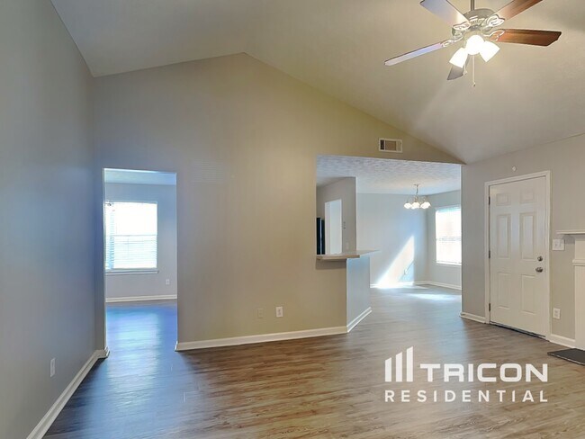 737 Baskins Cir in Winder, GA - Foto de edificio - Building Photo