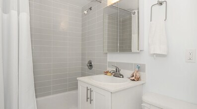 1952 Comox St in Vancouver, BC - Building Photo - Building Photo