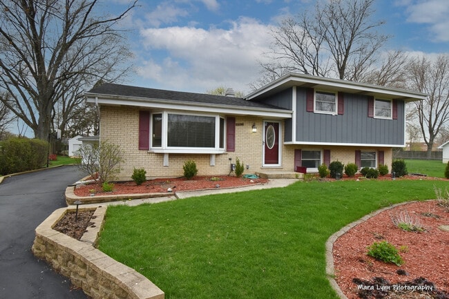 property at 5S300 Tuthill Rd