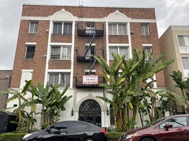 545 S Hobart Blvd, Unit 409 in Los Angeles, CA - Building Photo