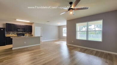 3911 Wayfarer Wy in Palmetto, FL - Building Photo - Building Photo