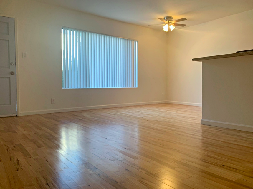 12813 Caswell Ave-Unit -9 in Los Angeles, CA - Foto de edificio