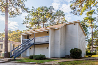 Pine Highland Apartments in Pineville, LA - Building Photo - Building Photo