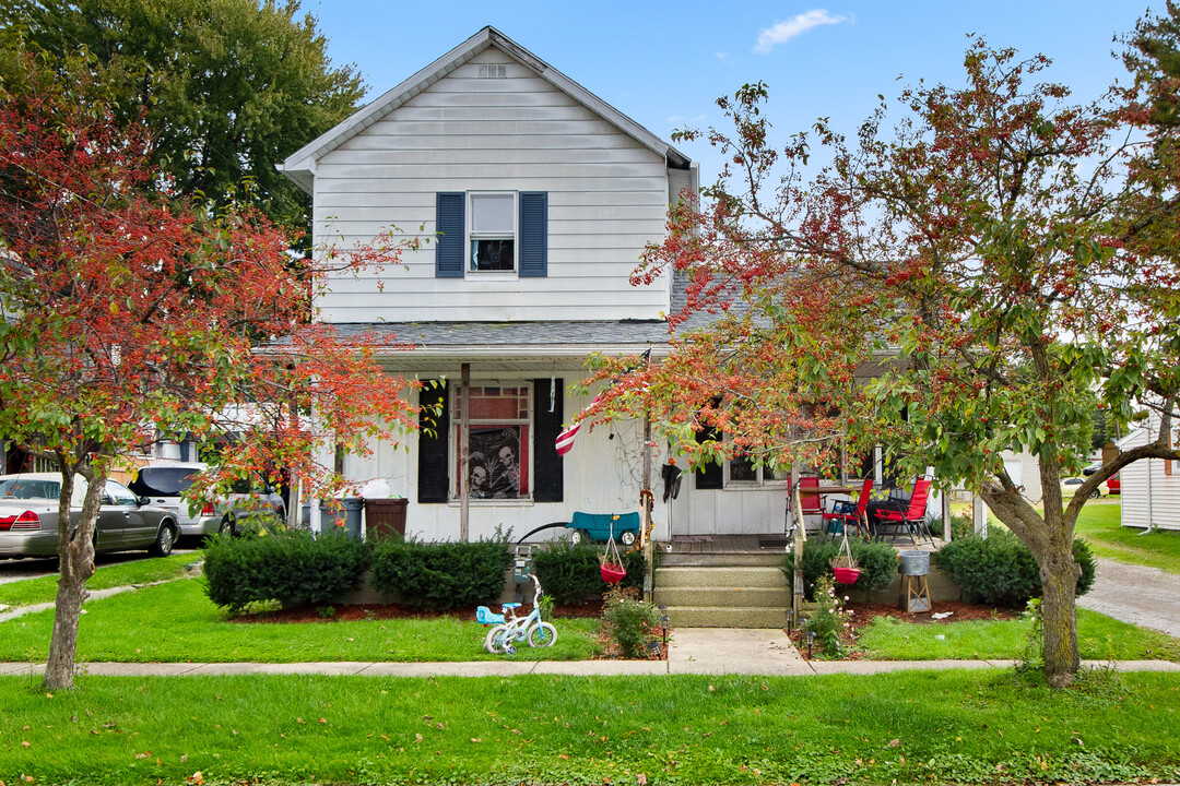 54 E Whitney Ave in Shelby, OH - Building Photo