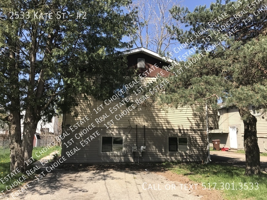 2533 Kate St in Holt, MI - Building Photo