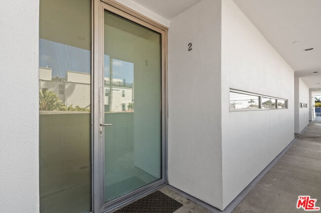660 Rose Ave in Los Angeles, CA - Building Photo - Building Photo