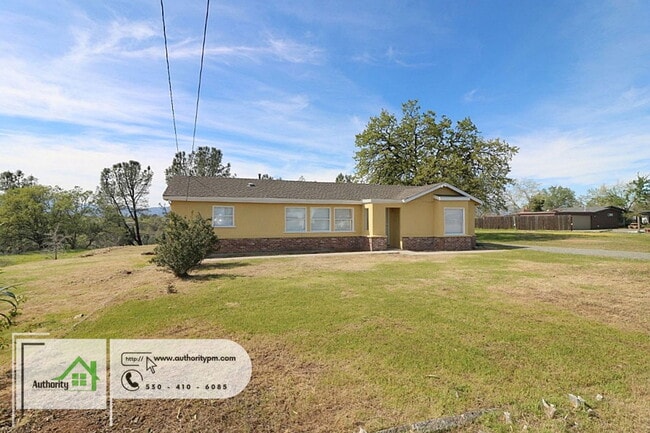 794 Twin View Blvd in Redding, CA - Building Photo - Building Photo