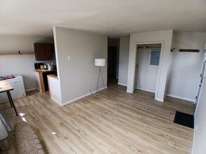 398 Mountain View Dr in Homer, AK - Building Photo - Building Photo