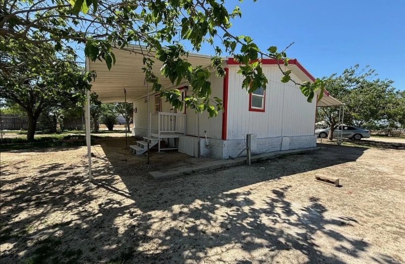 10248 Lytle Ave in Delano, CA - Building Photo