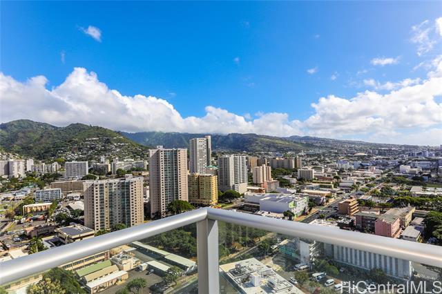 155 Liona St in Honolulu, HI - Building Photo