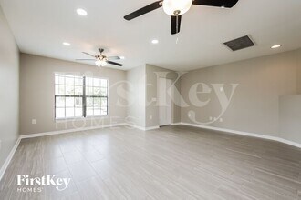 354 Shadow Lakes Dr in Lehigh Acres, FL - Building Photo - Building Photo