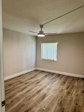 2366 E Mall Dr in Ft. Myers, FL - Building Photo - Building Photo