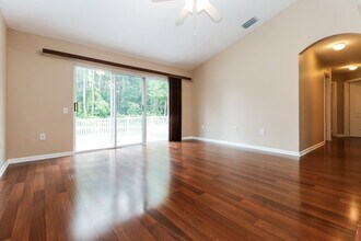 5920 Count Turf Ln in Zephyrhills, FL - Foto de edificio - Building Photo