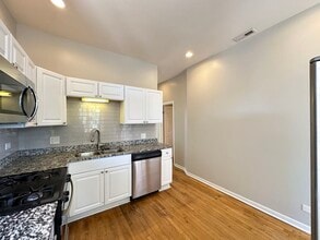 2049 W Fullerton Ave in Chicago, IL - Building Photo - Building Photo