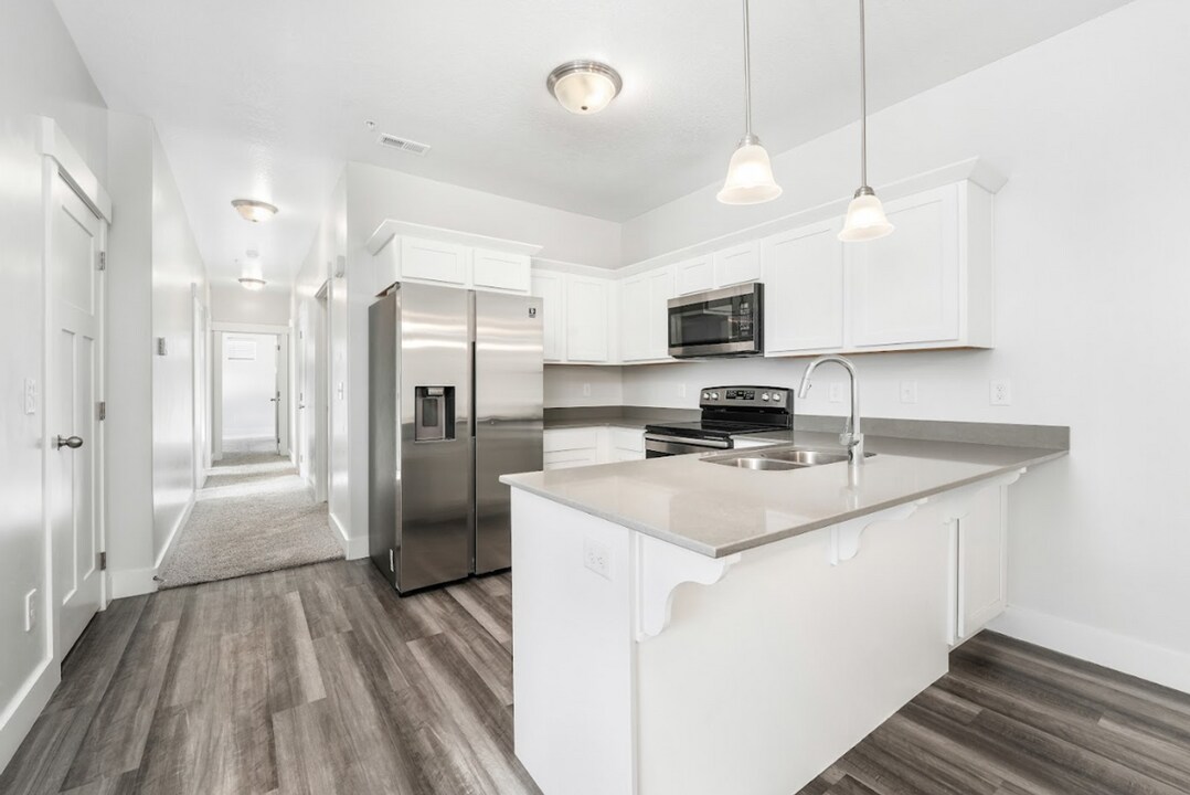 336 750 N in Vineyard, UT - Building Photo