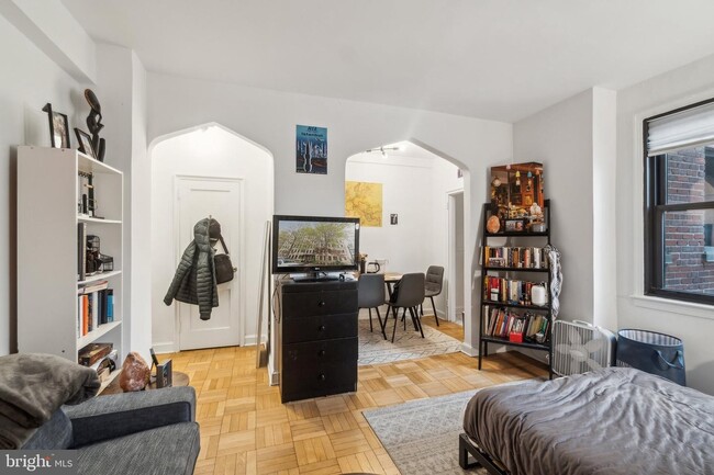 1010 25th St NW, Unit 506 in Washington, DC - Building Photo - Building Photo