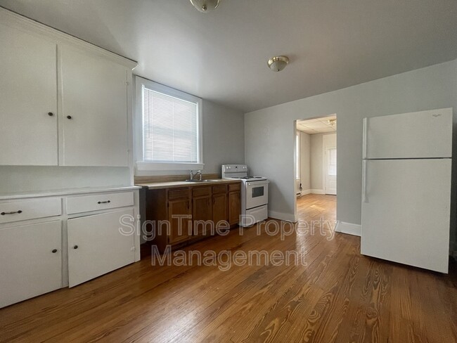 property at 113 S Mulberry St