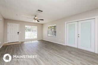 705 Woodlawn Dr in Winter Springs, FL - Foto de edificio - Building Photo