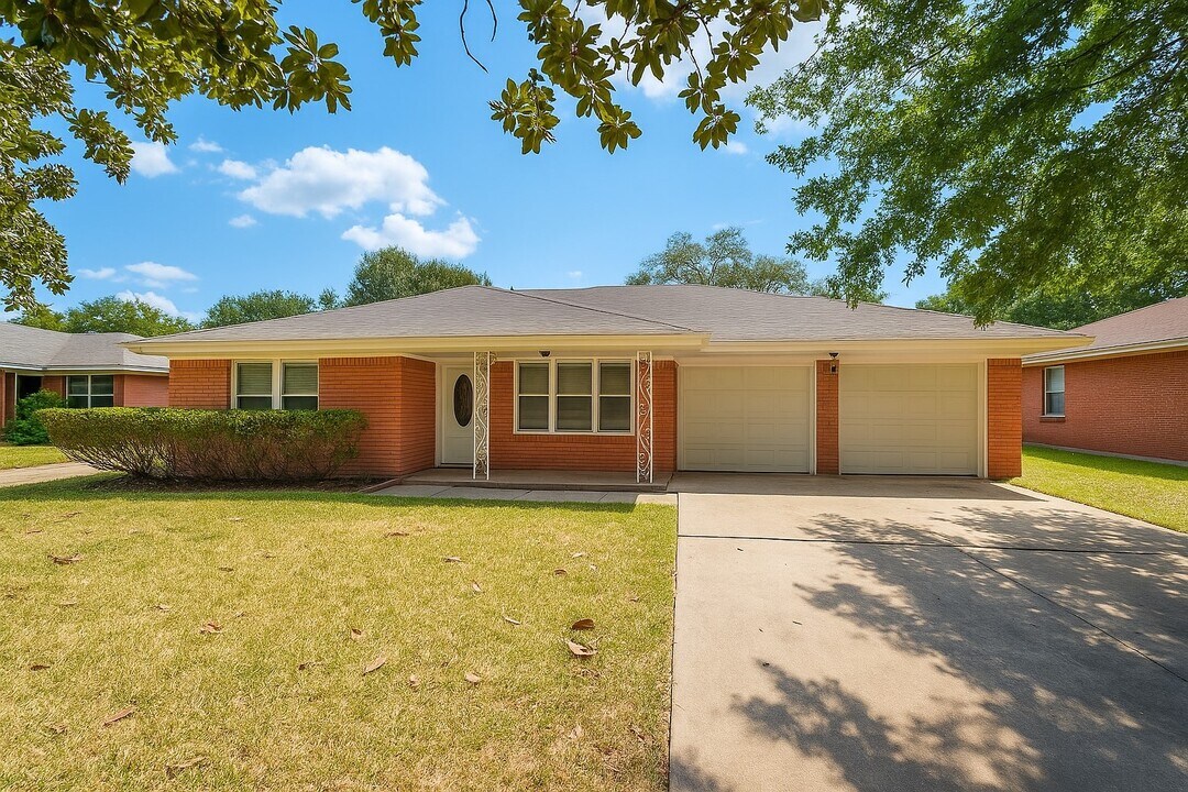 4053 Silverwood Dr in Houston, TX - Building Photo