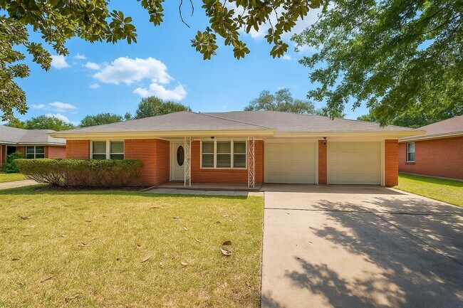 property at 4053 Silverwood Dr