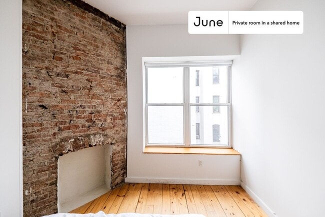 Private bedroom in 6 bed/2 bath Home in Brooklyn, NY - Building Photo - Building Photo