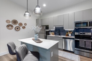 One Park Apartments in West Hartford, CT - Building Photo