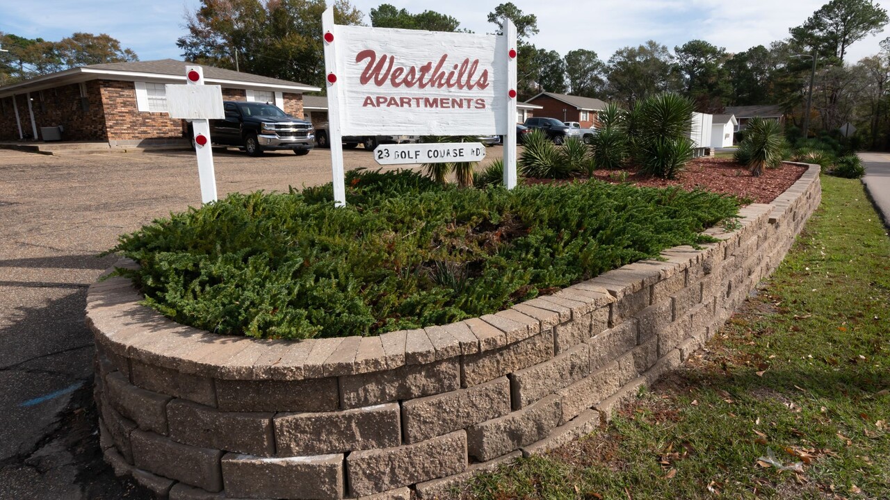 West Hills Apartment Homes in Hattiesburg, MS - Foto de edificio