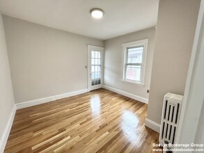 120 Hillside St, Unit #2 in Boston, MA - Foto de edificio - Building Photo