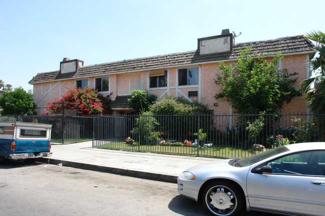 Orion Avenue Apartments in San Fernando, CA - Foto de edificio - Building Photo