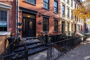 711 Bloomfield St in Hoboken, NJ - Building Photo