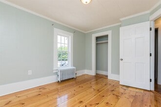 38 Highland St, Unit Room 3 in Somersworth, NH - Foto de edificio - Building Photo