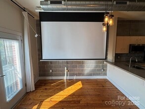 3205 N Davidson St, Unit 205 in Charlotte, NC - Building Photo - Building Photo