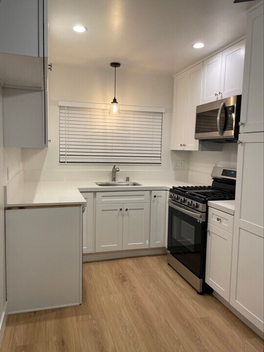 3819 Park Pl in Montrose, CA - Building Photo