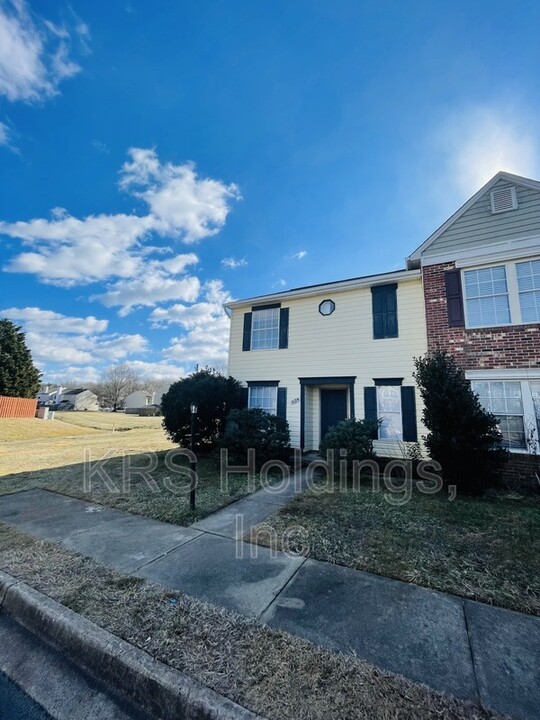 11129 Oxford Terrace in Fredericksburg, VA - Building Photo