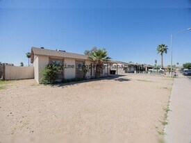 8821 W Sahuaro Dr in Peoria, AZ - Building Photo